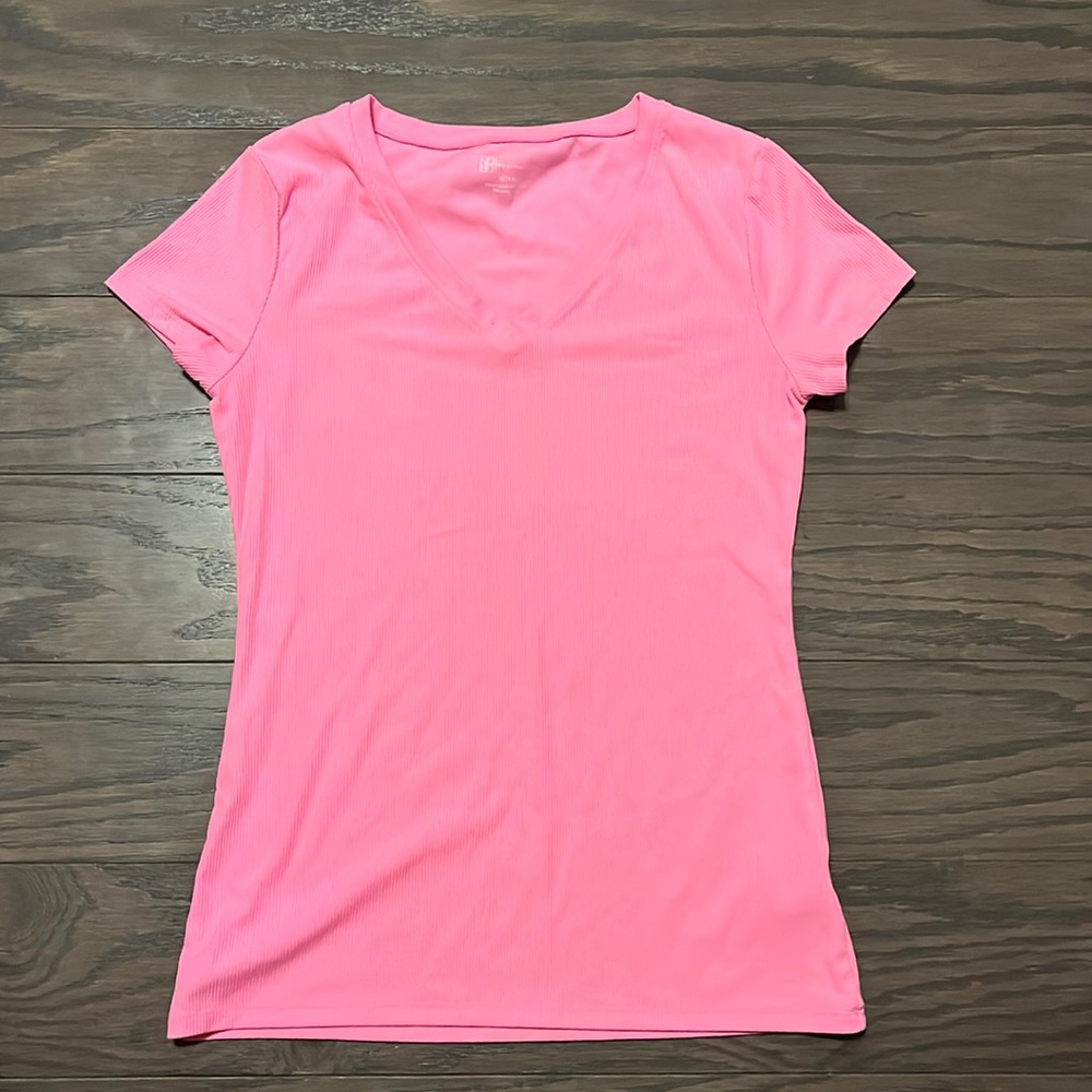M pink no boundaries t-shirt